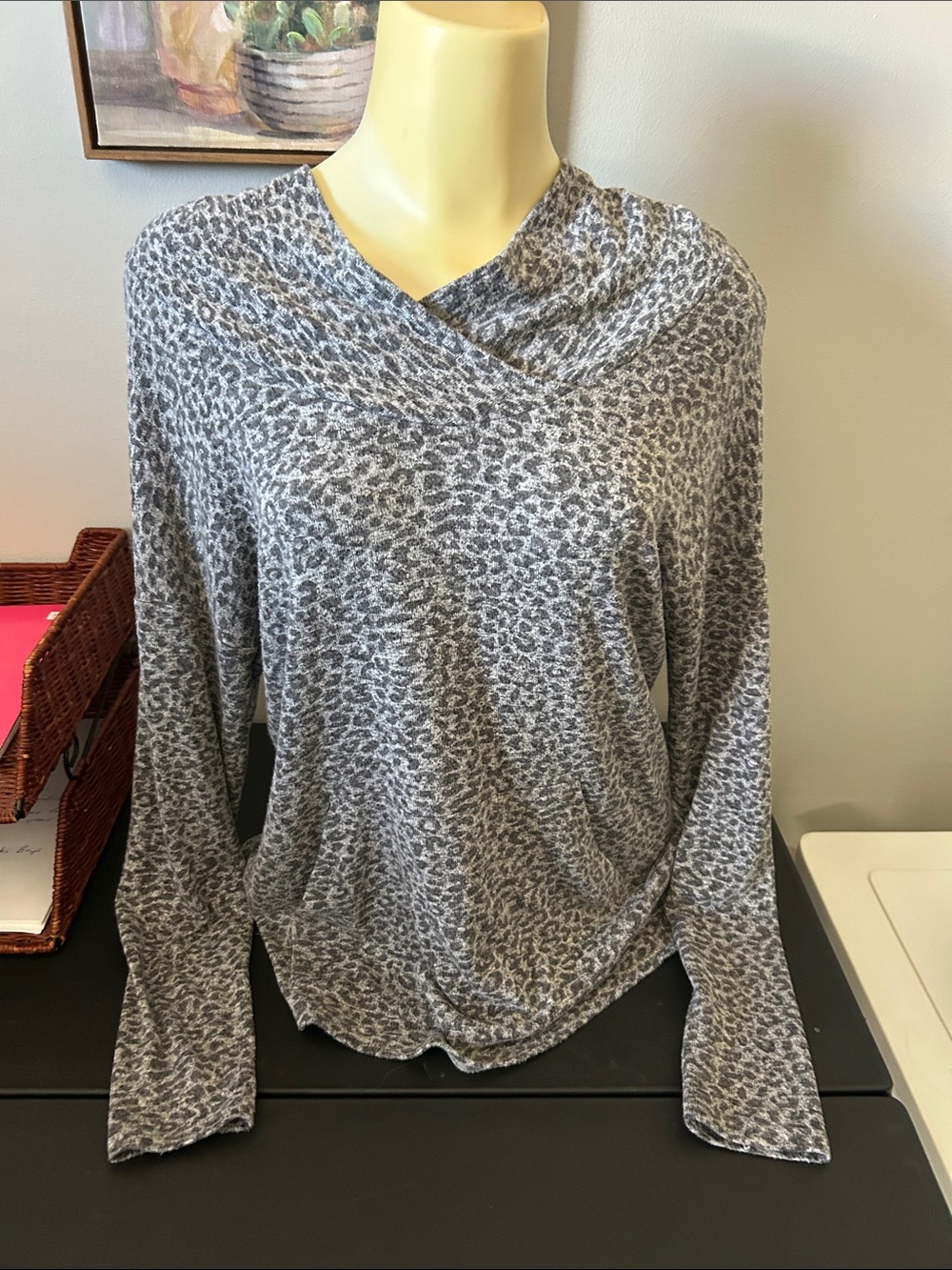 Laila Jayde Gray Leopard-Print Long Sleeve V-Crossover Top